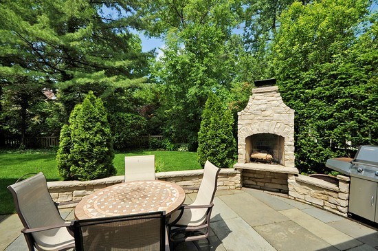 590 Sheridan Road Winnetka, IL 60093 - Photo 15 of 16 a view of backyard with seating area and green space