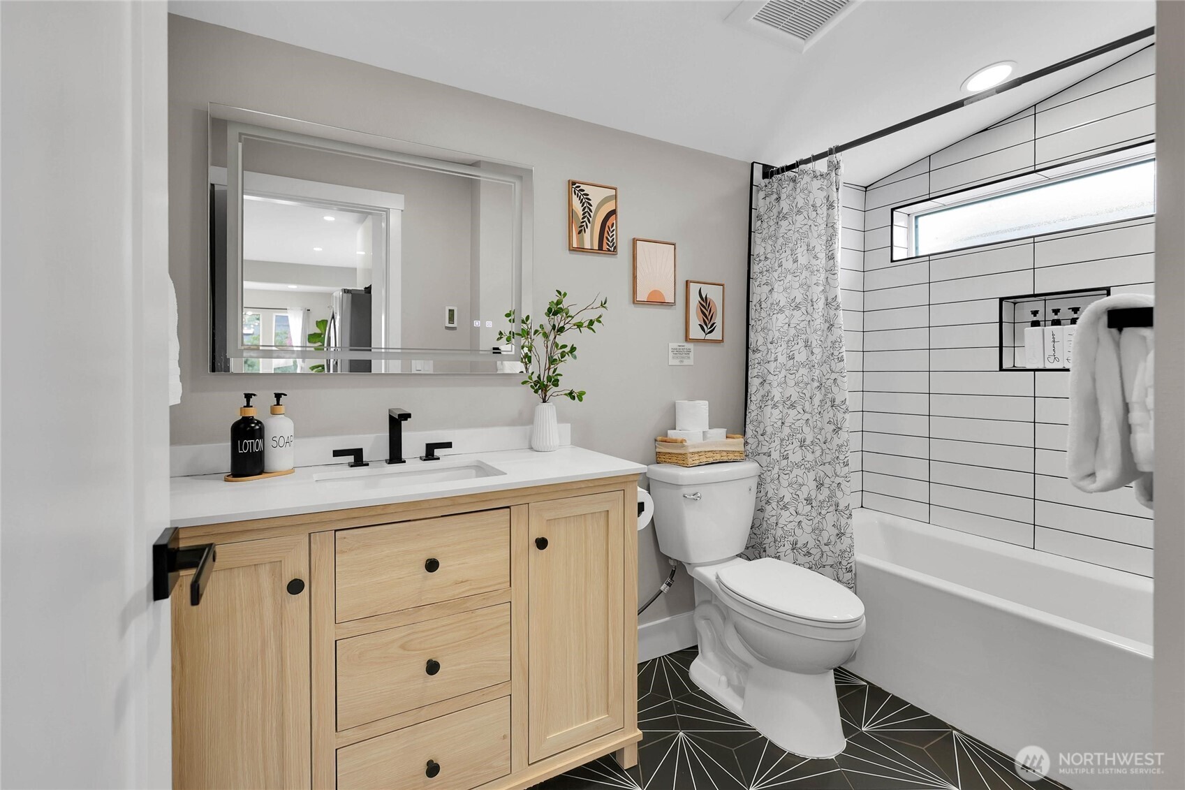 7901 16th Avenue Southwest Seattle, WA 98106 - Photo 18 of 36