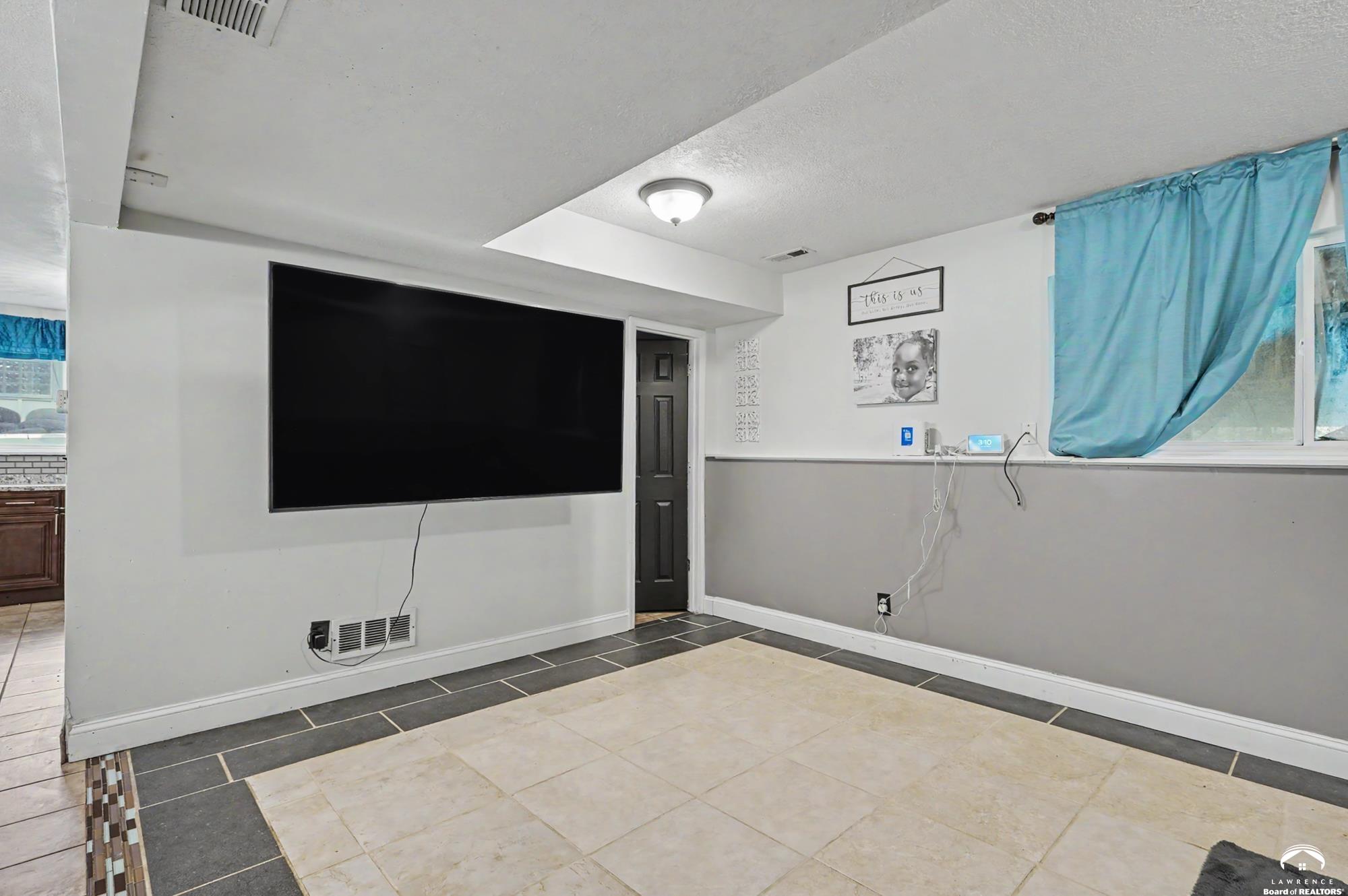 2545 Ousdahl Road Lawrence, KS 66046 - Photo 9 of 42