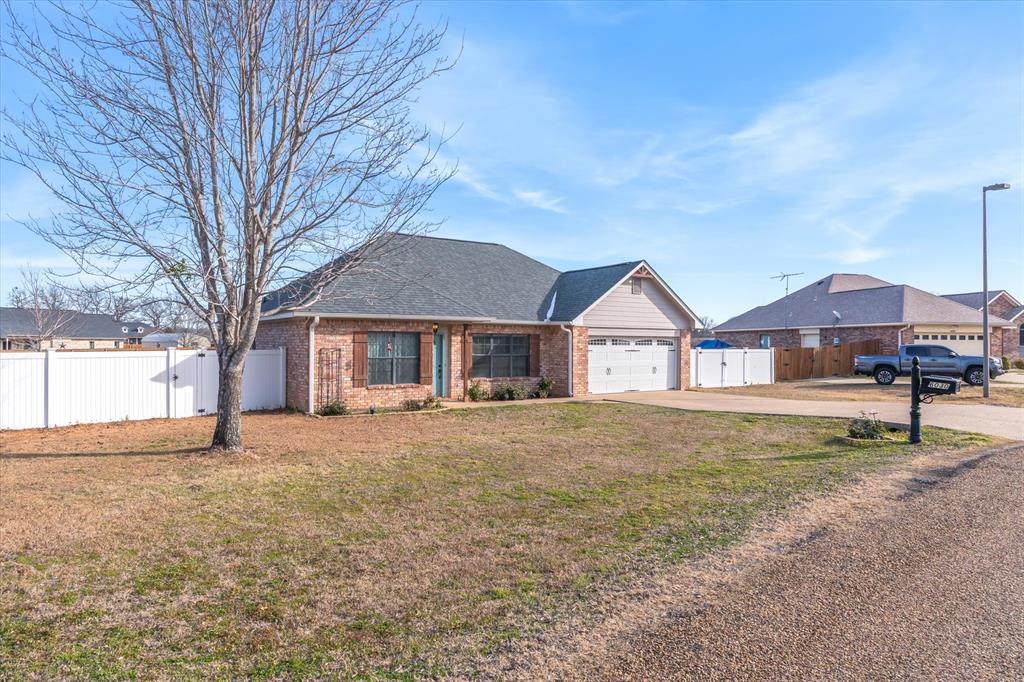 6030 Suncrest Drive Athens, TX 75752 - Photo 3 of 32