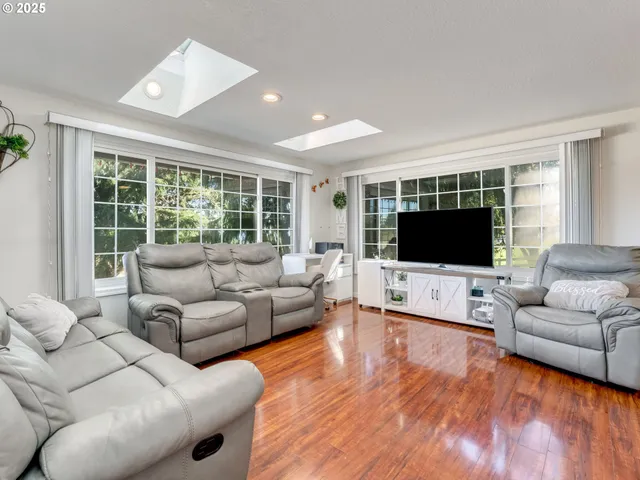 $739,000 | 20470 Southeast Cherry Blossom Lane, Amity, OR 97101