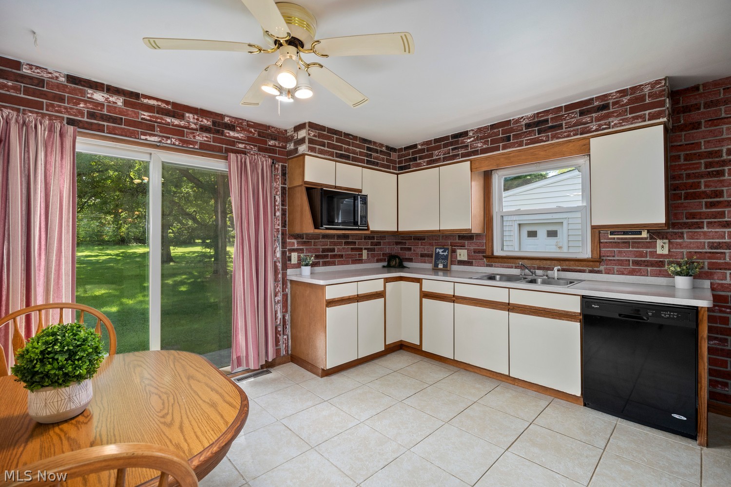 14931 Drake Road Strongsville, OH 44136 - Photo 12 of 43 Gallery Image 12