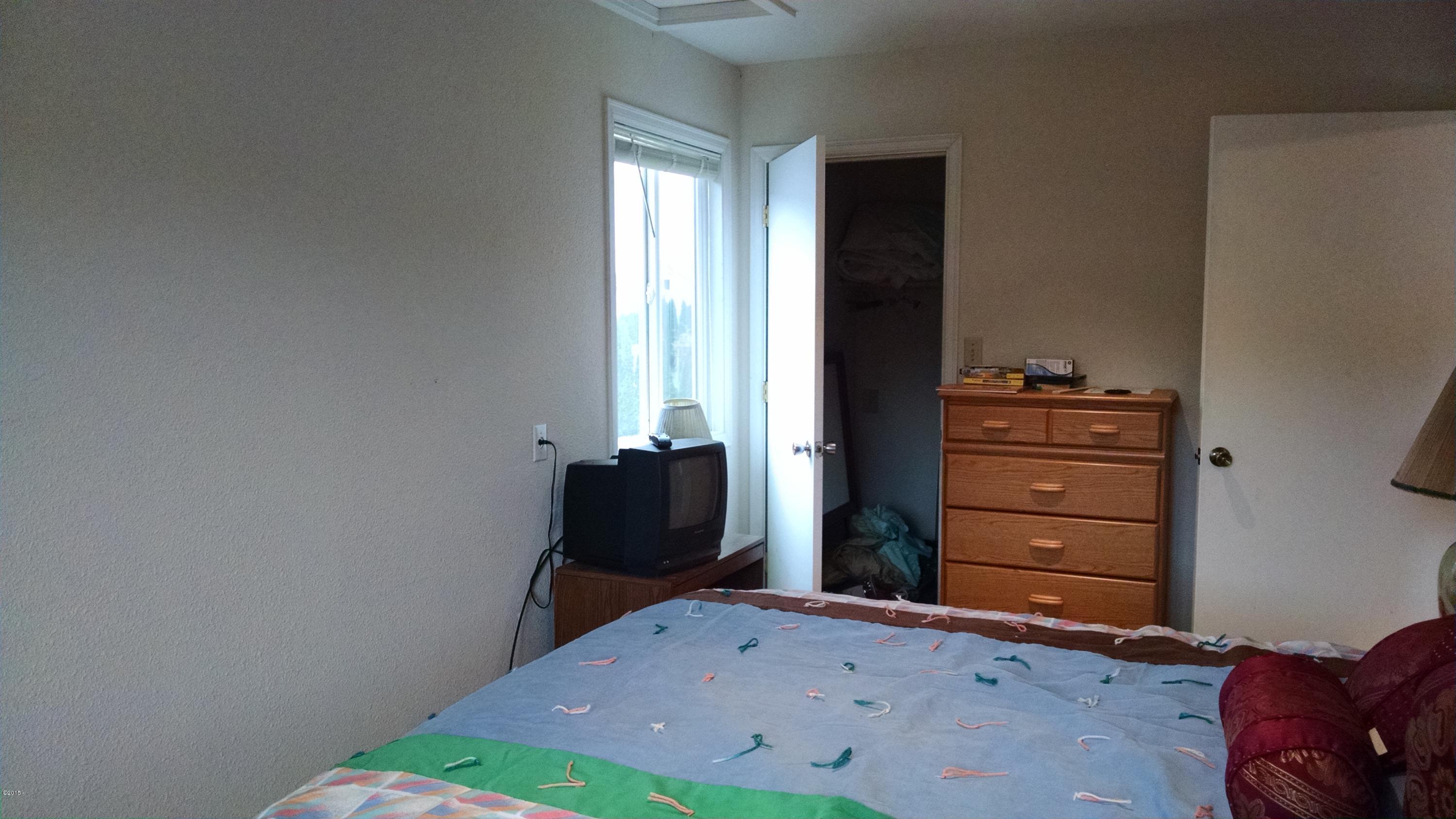 478 Southeast Moffitt Road Waldport, OR 97394 - Photo 12 of 16 Bed3