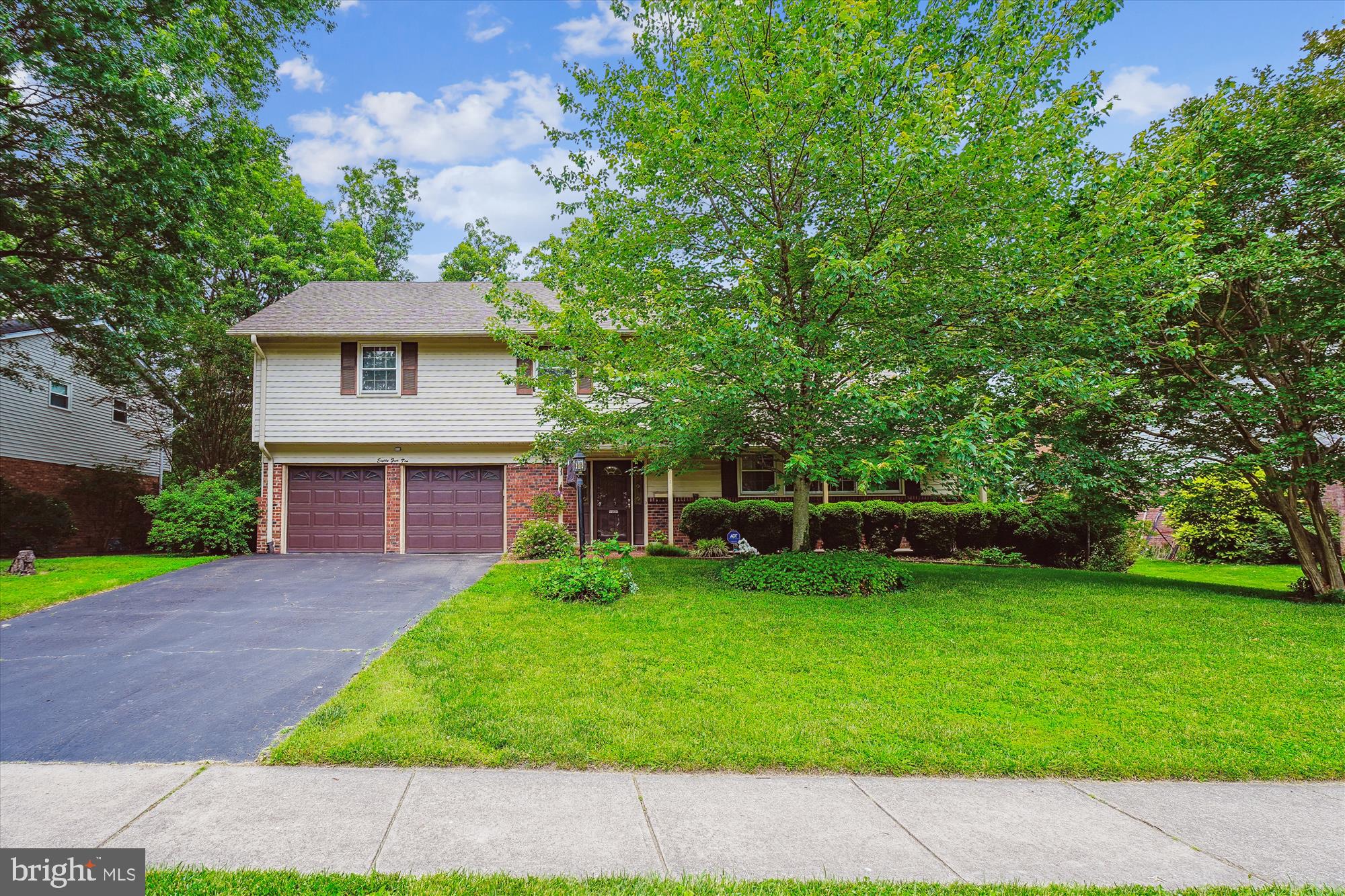 8510 Oakford Drive Springfield, VA 22152 - Photo 2 of 36 a view of a house with a yard
