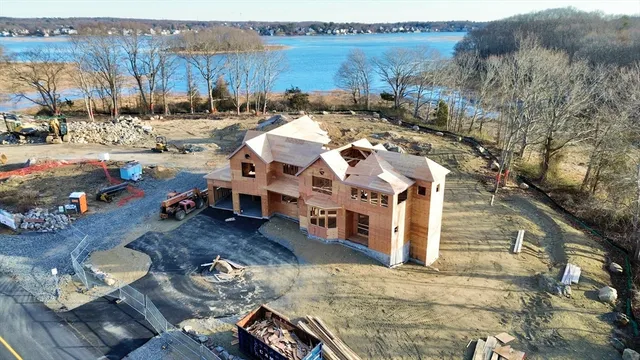 a view of a houses with yard and lake view