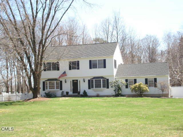 85 Obtuse Hill Road Brookfield, CT 06804 - Photo 1 of 1 a front view of a house with a garden