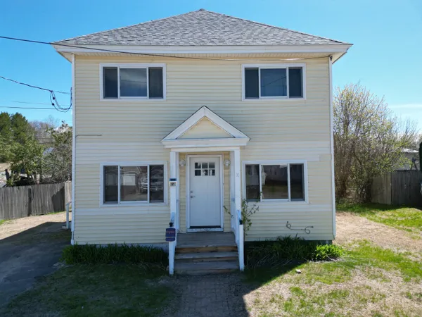 $129,000 | 61 Eastland Avenue, Millinocket, ME 04462