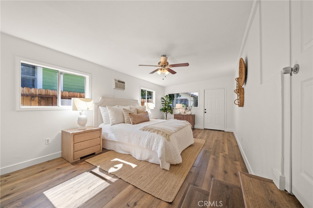 752 North Toledo Walk Long Beach, CA 90813 - Photo 14 of 32 a bed room with bed and window