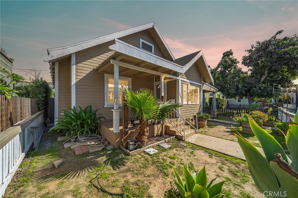752 North Toledo Walk Long Beach, CA 90813 - Photo 32 of 32 a view of a house with backyard and sitting area