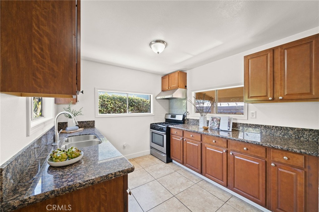 752 North Toledo Walk Long Beach, CA 90813 - Photo 9 of 32 a kitchen with sink a stove and cabinets