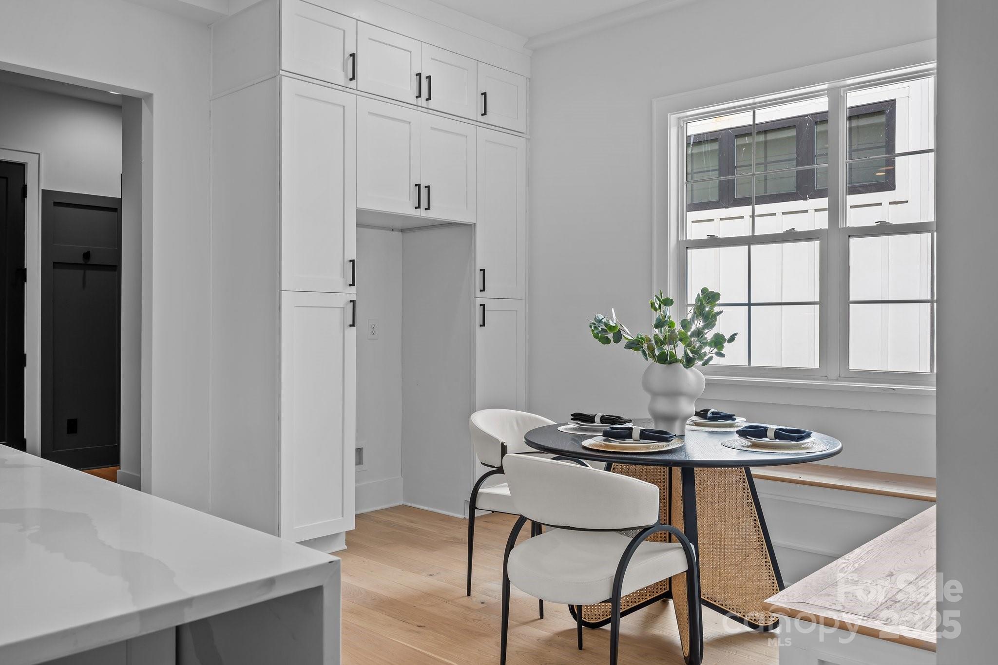 3945 Plainview Road Charlotte, NC 28208 - Photo 28 of 47 a dining room with furniture and window