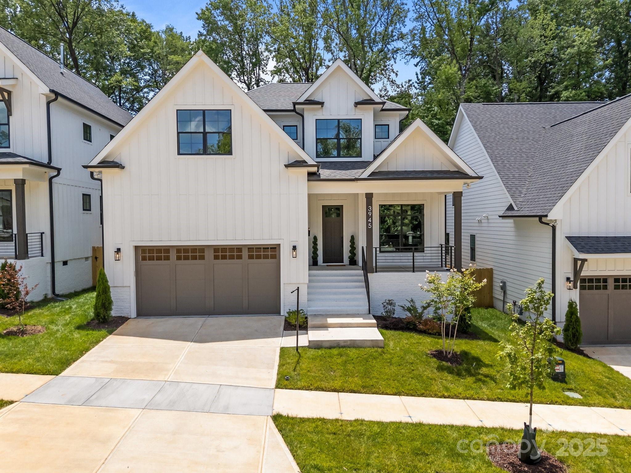 3945 Plainview Road Charlotte, NC 28208 - Photo 4 of 47 a front view of a house with a yard