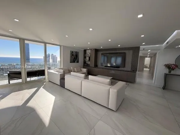 $8,750 | 19707 Turnberry Way, Unit 23J, Aventura, FL 33180