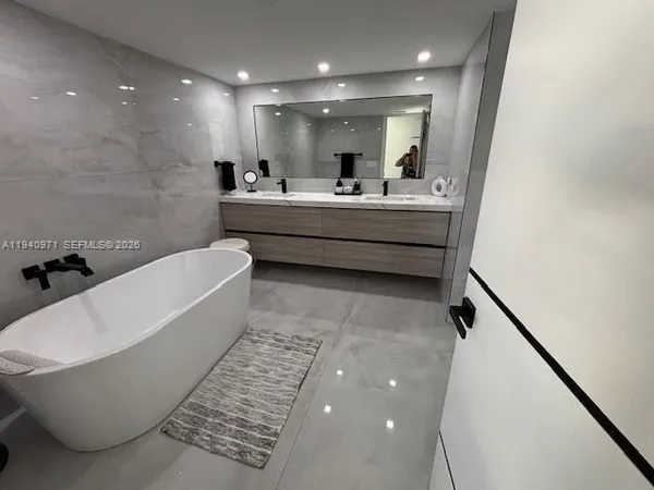 $8,750 | 19707 Turnberry Way, Unit 23J, Aventura, FL 33180