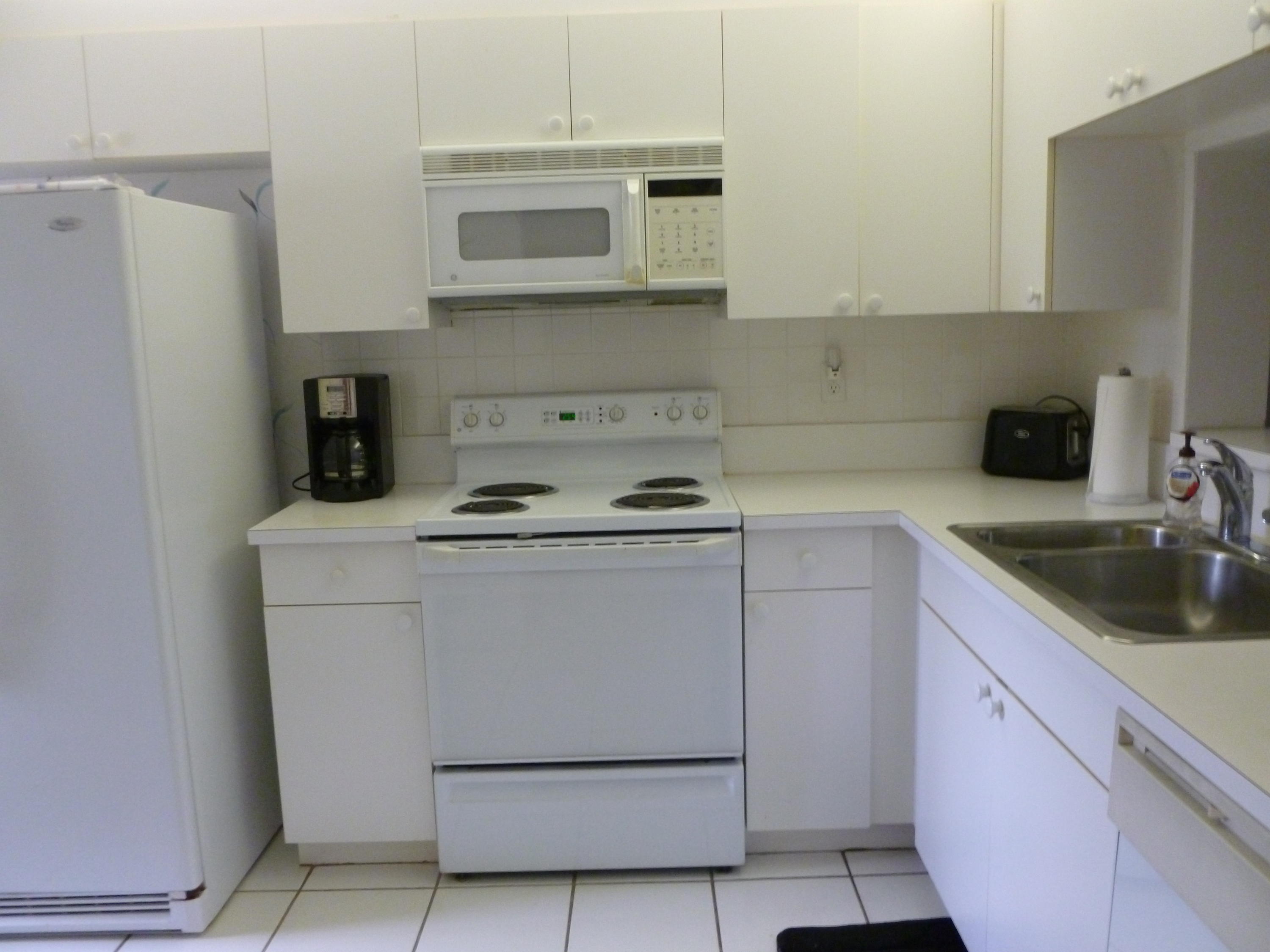 340 Northwest 67th Street, Unit 102 Boca Raton, FL 33487 - Photo 9 of 18 Kitchen