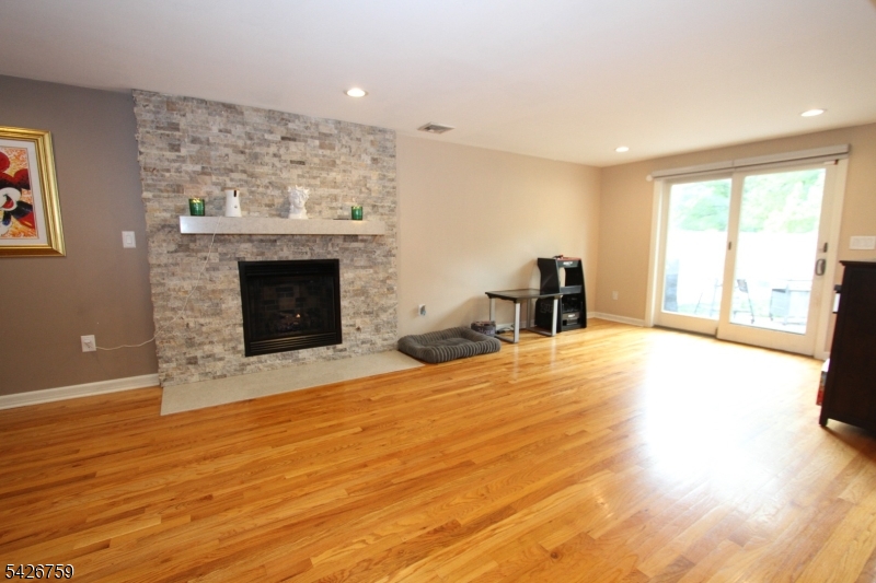7 Stuart Street Waldwick, NJ 07463 - Photo 9 of 49