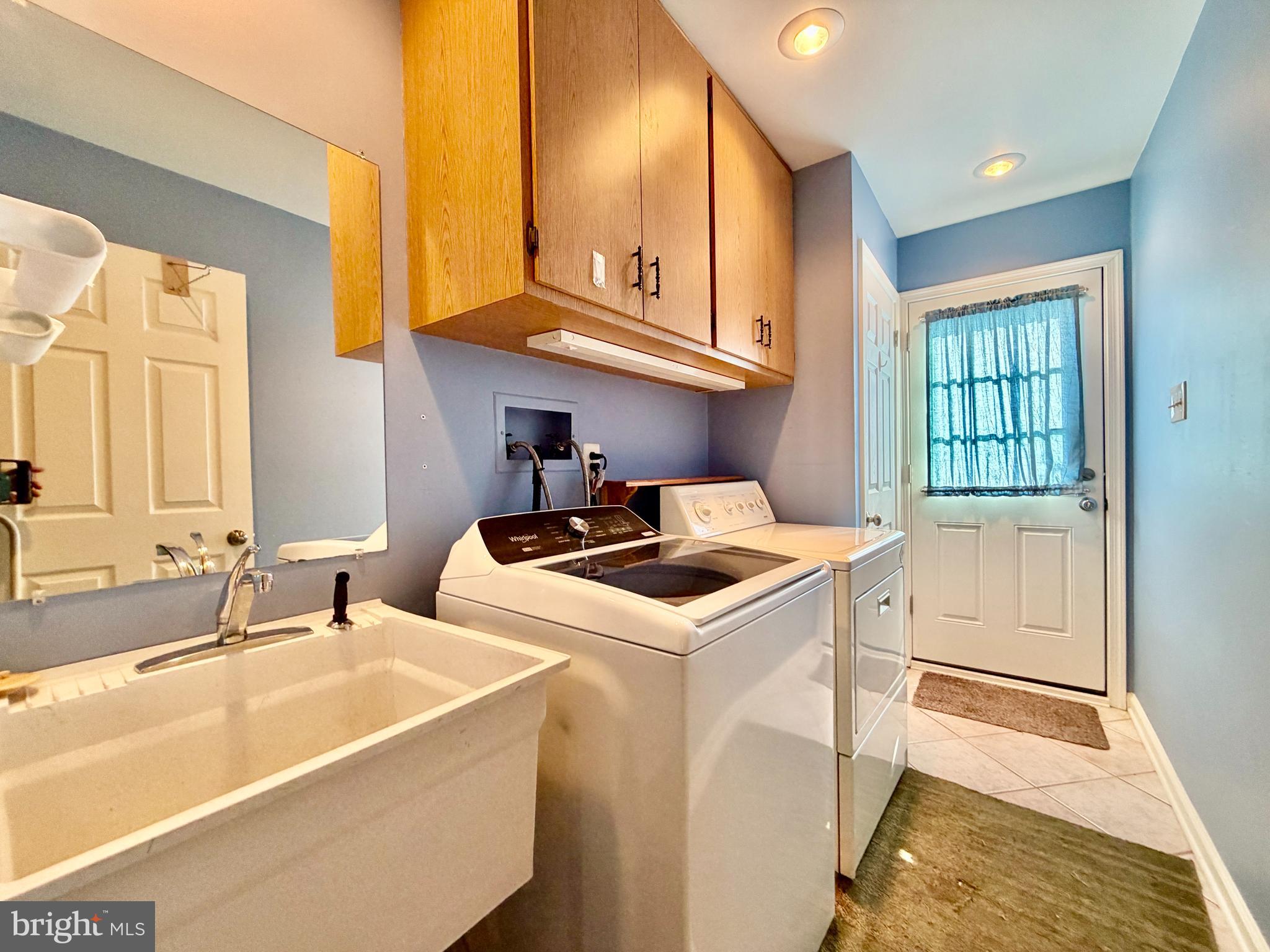 304 Barnsbury Road Langhorne, PA 19047 - Photo 21 of 55 a utility room with dryer and washer