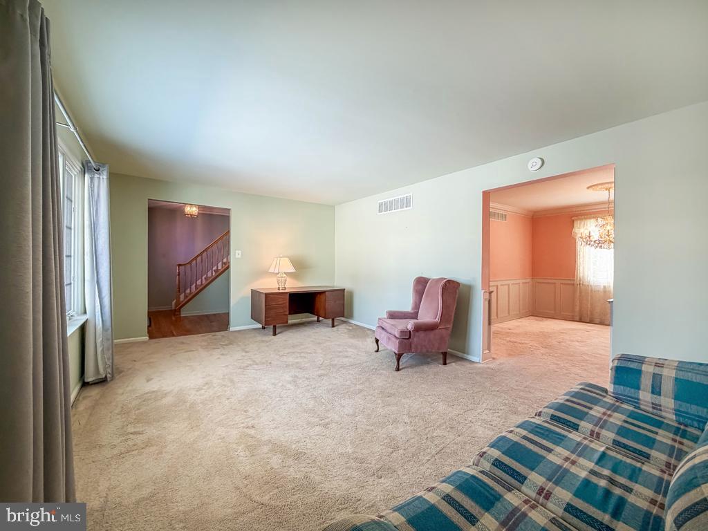304 Barnsbury Road Langhorne, PA 19047 - Photo 8 of 55 a living room with furniture