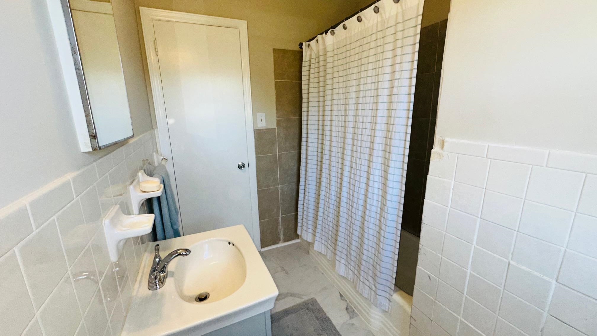 2403 Park Hill Road Staunton, VA 24401 - Photo 25 of 43 Bathroom