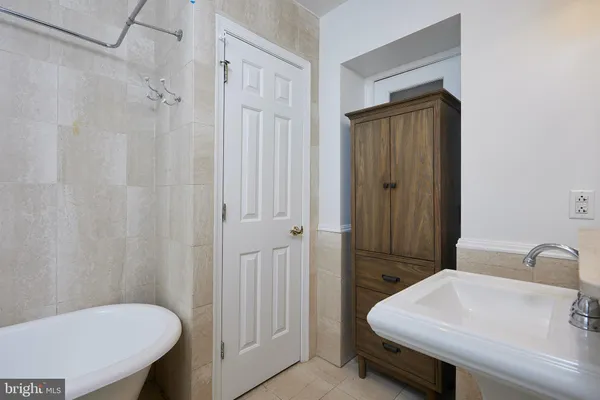 $3,500 | 1702 Q Street Northwest, Unit 2, Washington, DC 20009