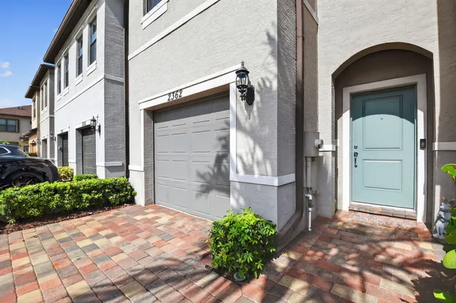 $405,000 | 2362 Byron Street, Palm Springs, FL 33406