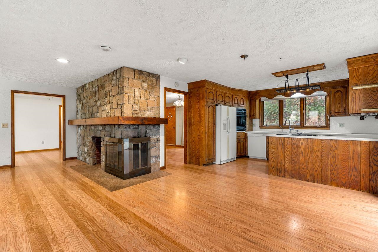 75 Olde Lantern Road Bedford, NH 03110 - Photo 5 of 53 Gallery Image 5