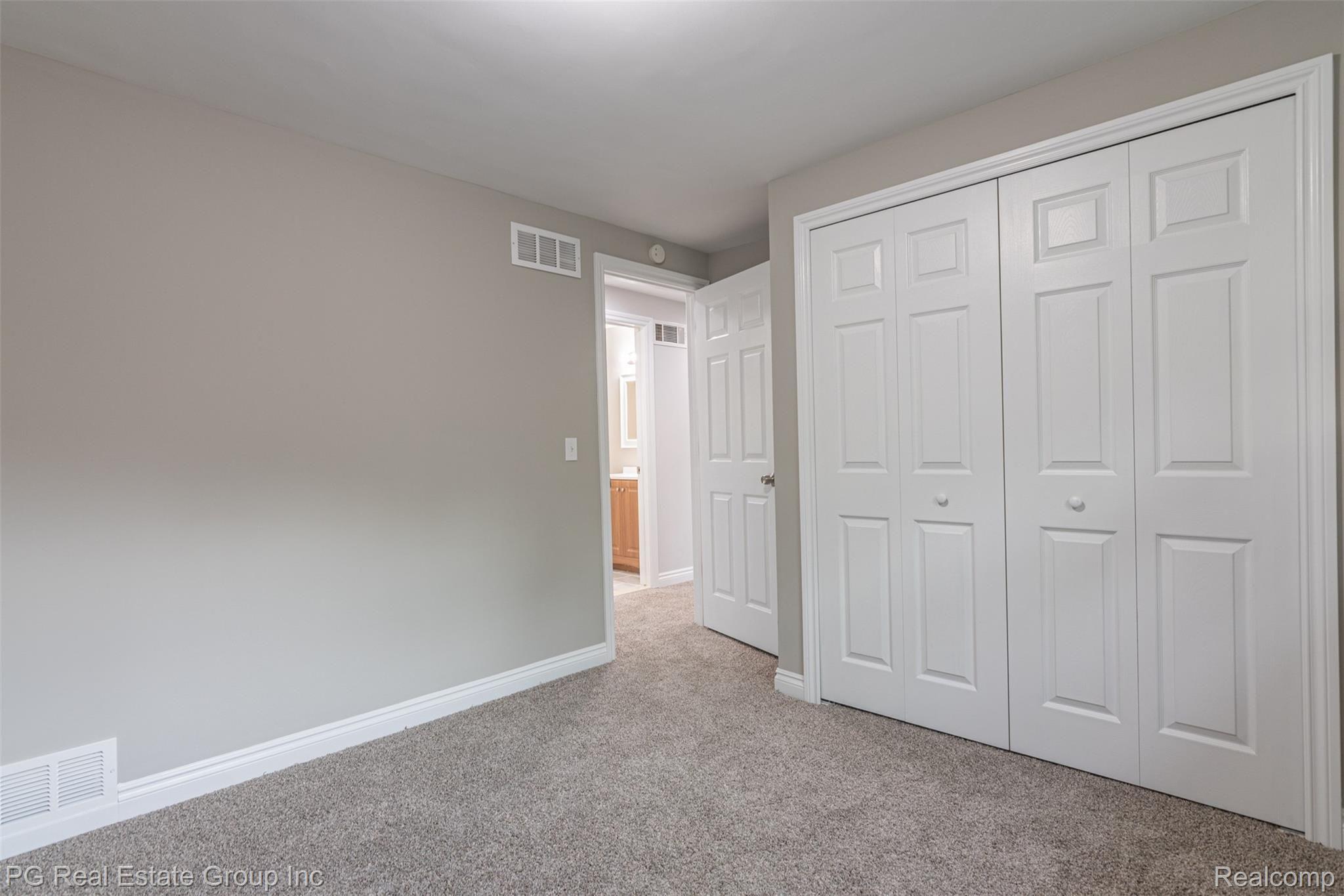 25803 Schoenherr Road Warren, MI 48089 - Photo 29 of 29 25803 Shoenherr Rd-31.jpg