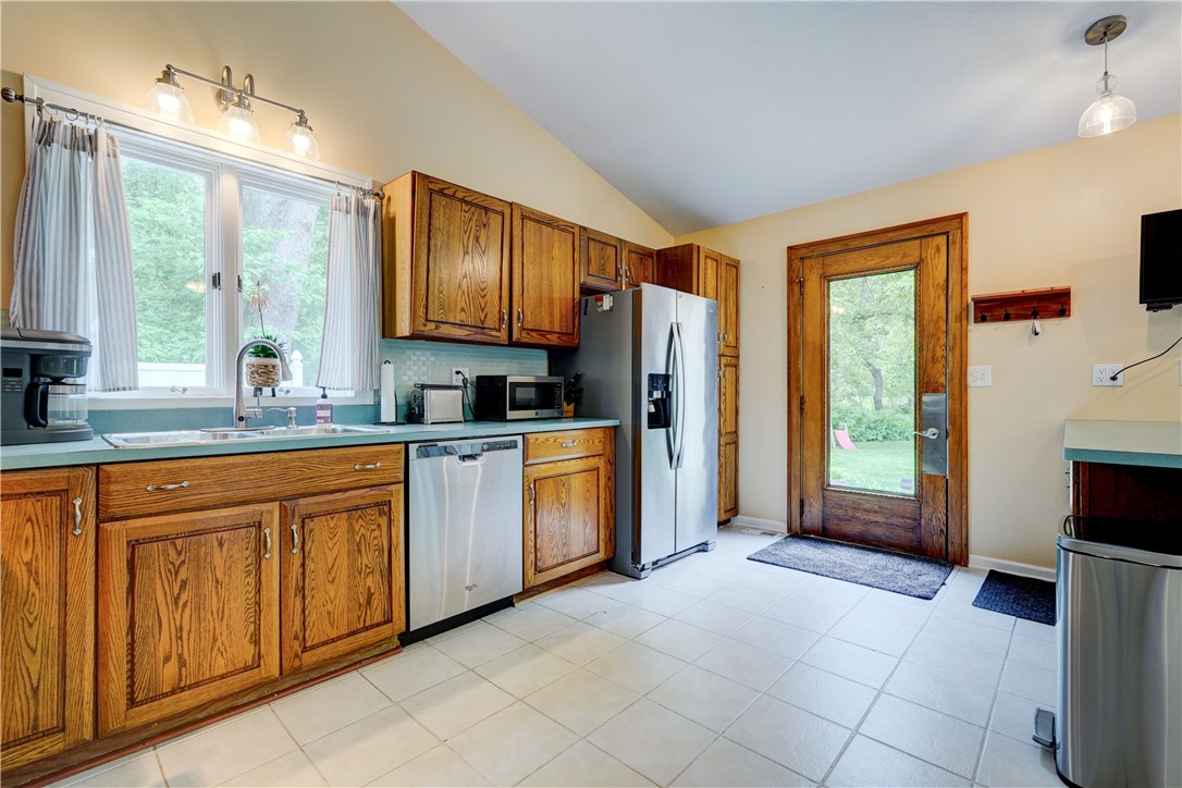 1990 Penfield Road Penfield, NY 14526 - Photo 23 of 44 ALL APPLIANCES STAY!