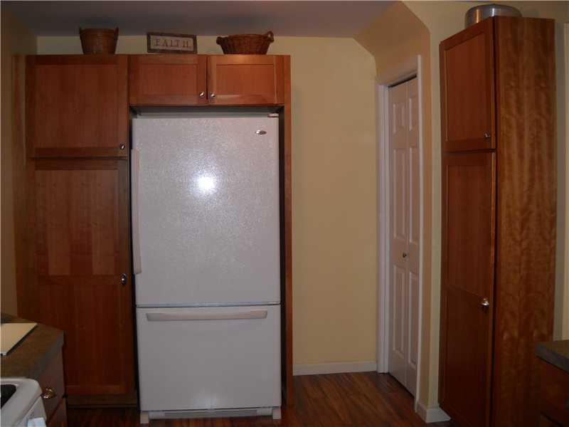 72 Herbst Road Coraopolis, PA 15108 - Photo 11 of 24 Kitchen.