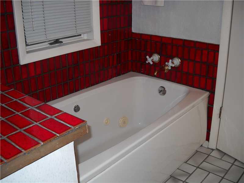 72 Herbst Road Coraopolis, PA 15108 - Photo 15 of 24 Master Bath/Spa.