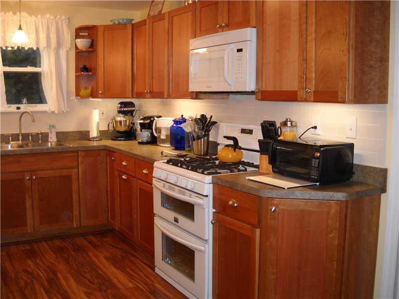 72 Herbst Road Coraopolis, PA 15108 - Photo 10 of 24 Kitchen.