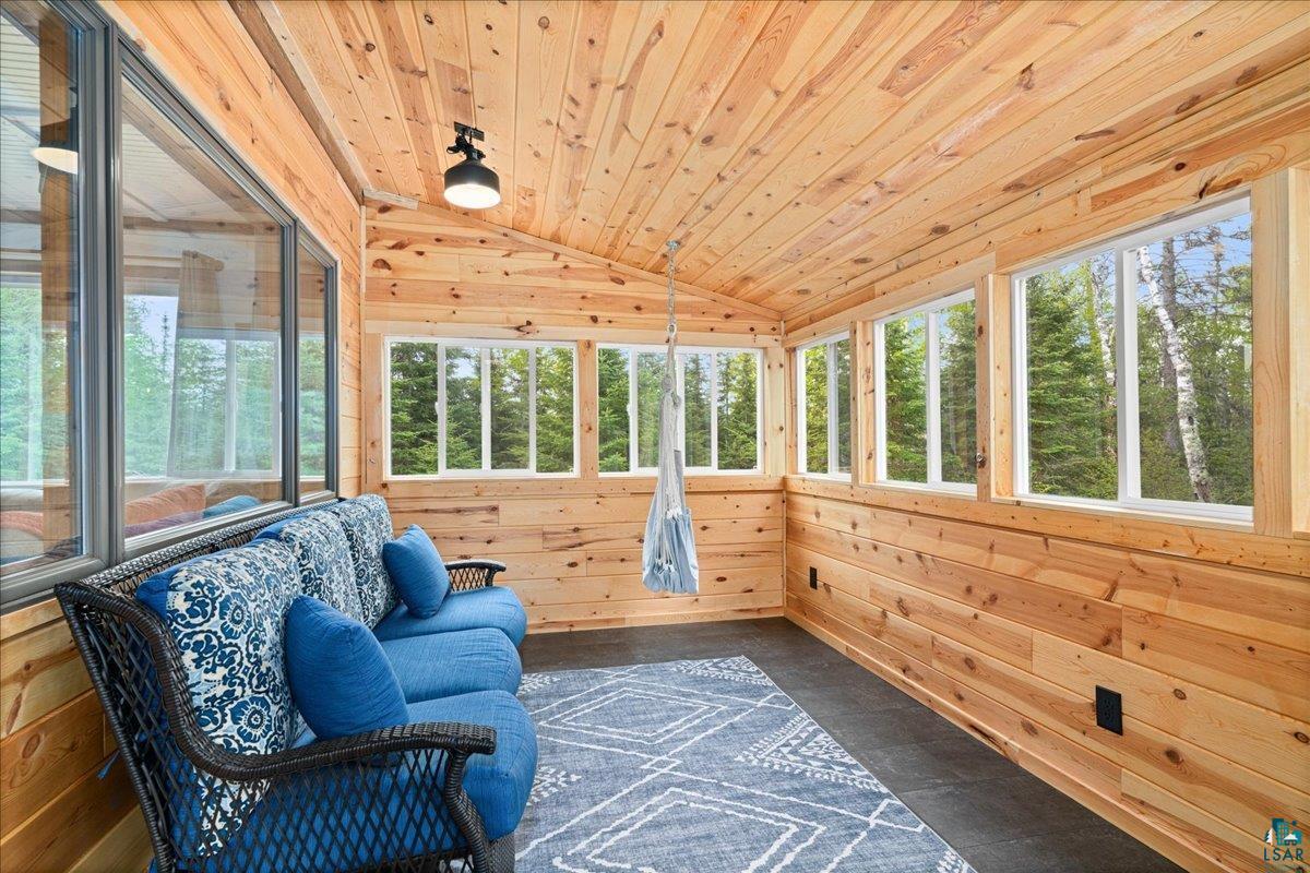 5923 North Shore Drive Duluth, MN 55804 - Photo 11 of 38