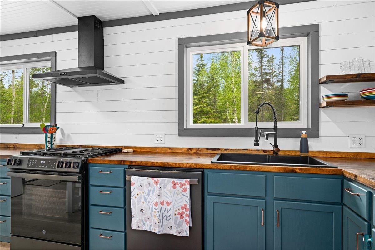 5923 North Shore Drive Duluth, MN 55804 - Photo 4 of 38