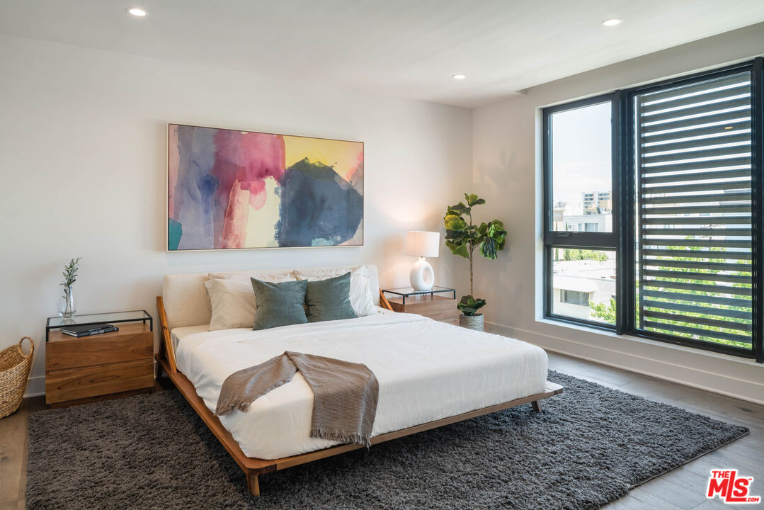 411 South Hamel Road, Unit 401 Los Angeles, CA 90048 - Photo 15 of 19 a bedroom with a large bed and a window