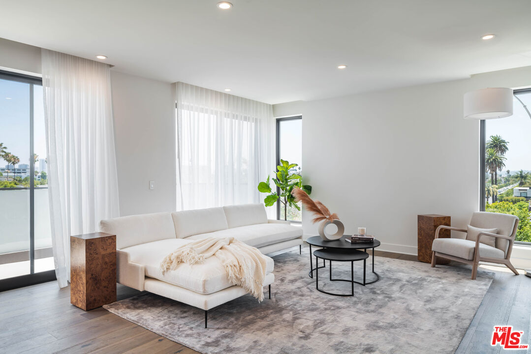 411 South Hamel Road, Unit 401 Los Angeles, CA 90048 - Photo 8 of 19 a spacious bedroom with a bed and a couch