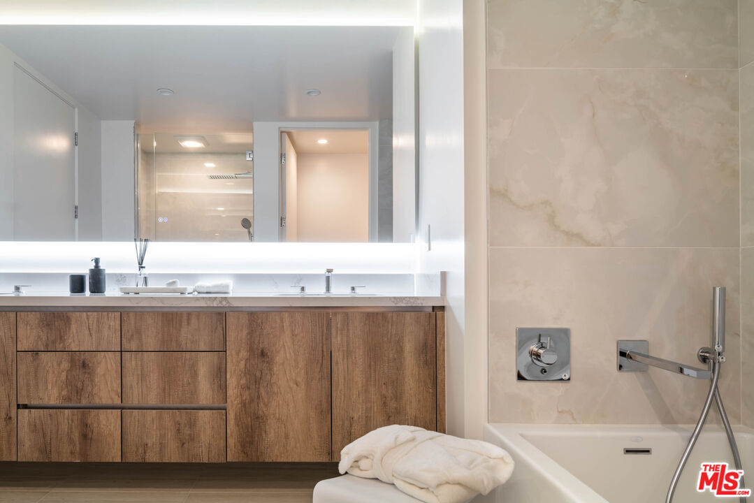 411 South Hamel Road, Unit 401 Los Angeles, CA 90048 - Photo 10 of 19 a bathroom with a sink a toilet and bathtub