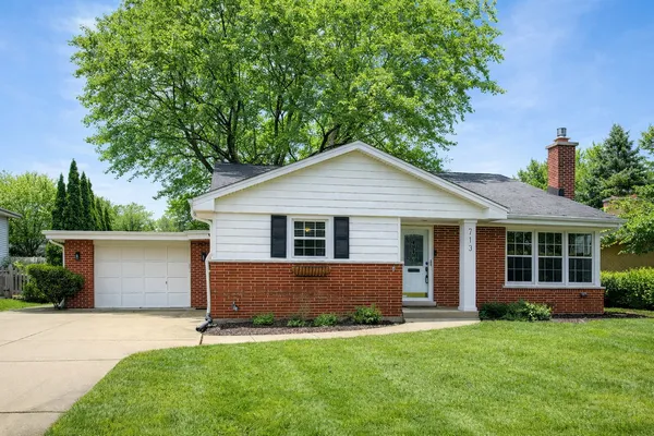 $550,000 | 713 South William Street, Mount Prospect, IL 60056