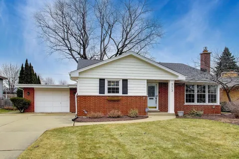 $575,000 | 713 South William Street, Mount Prospect, IL 60056