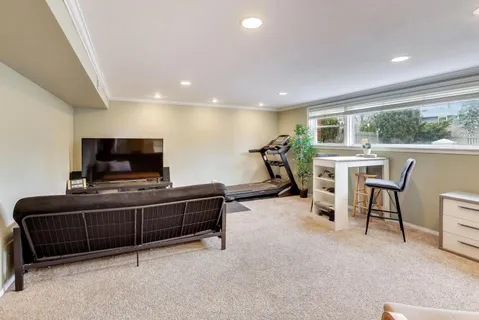 $575,000 | 713 South William Street, Mount Prospect, IL 60056