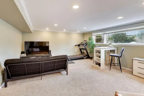 $575,000 | 713 South William Street, Mount Prospect, IL 60056