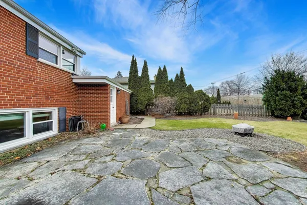 $575,000 | 713 South William Street, Mount Prospect, IL 60056