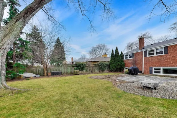 $575,000 | 713 South William Street, Mount Prospect, IL 60056