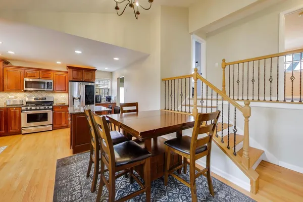 $575,000 | 713 South William Street, Mount Prospect, IL 60056