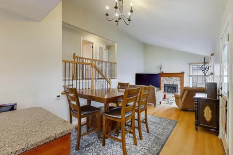 $575,000 | 713 South William Street, Mount Prospect, IL 60056