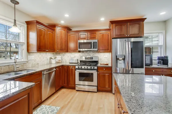 $575,000 | 713 South William Street, Mount Prospect, IL 60056