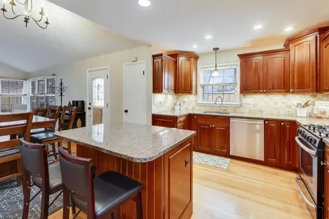 $575,000 | 713 South William Street, Mount Prospect, IL 60056