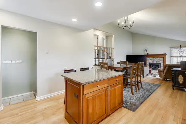 $575,000 | 713 South William Street, Mount Prospect, IL 60056