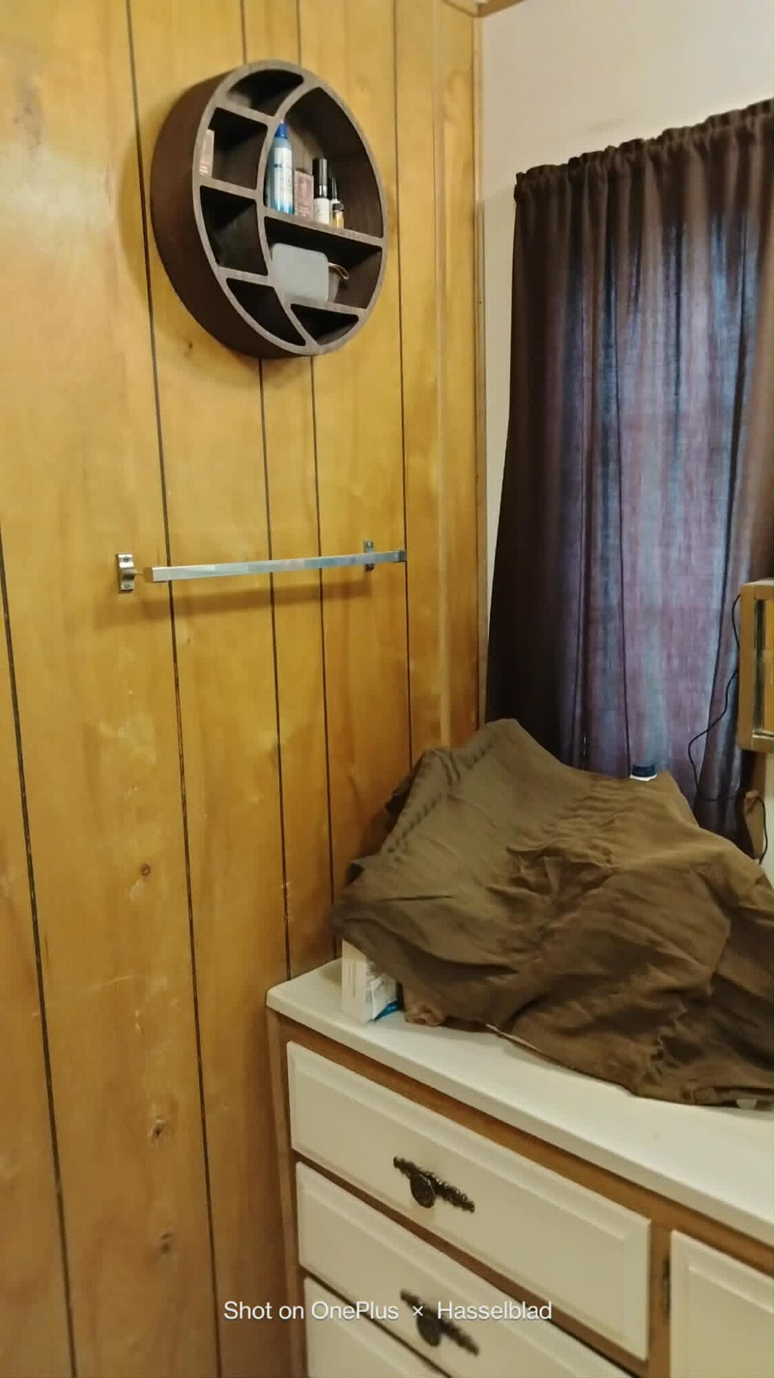 575 Kirkham Road Cave Junction, OR 97523 - Photo 28 of 45 a bedroom with a bed and a painting on the wall