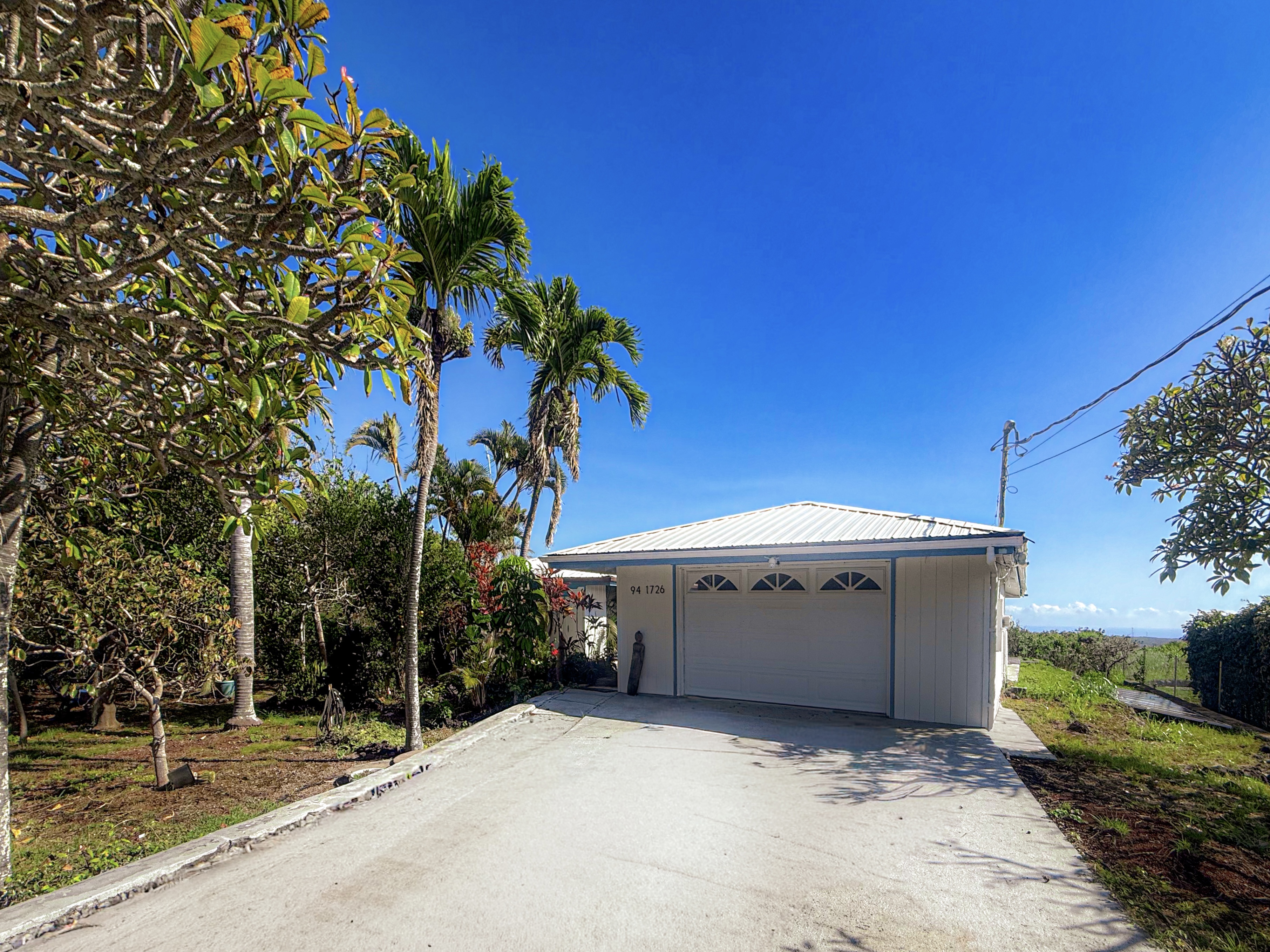 94-1726 Wakea Avenue Naalehu, HI 96772 - Photo 3 of 30 a view of a garage