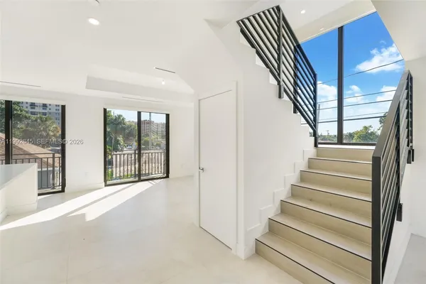 $5,900 | 3345 Southwest 22nd Terrace, Unit 3343, Miami, FL 33145